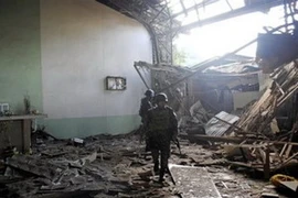 Hiện trường vụ đánh bom bên ngoài một nhà thờ trên đảo Jolo ở miền Nam Philippines. (Nguồn: AP)