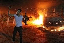 Tòa lãnh sự Mỹ ở Benghazi bị phóng hỏa tối 11/9/2012. (Nguồn: AFP/Getty).