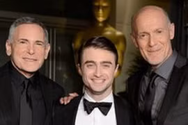 Nam diễn viên Daniel Radcliffe (giữa) và hai nhà sản xuất Craig Zadan và Neil Meron. (Nguồn: Getty)