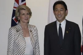 Ngoại trưởng Nhật Bản Fumio Kishida (phải) và người đồng cấp Australia Julie Bishop. (Nguồn: AFP)