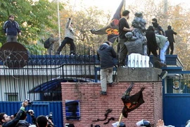 Vụ tấn công đại sứ quán Anh tại Tehran. (Nguồn: Getty)