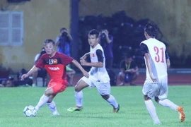 Công Vinh và tuyển Việt Nam “dạy dỗ” đàn em Olympic 