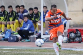 Treo giò 5 trận, phạt tiền 15 triệu đối với Đinh Văn Ta