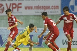 Hà Nội T&T thua sốc, Bình Dương vô địch sớm một vòng đấu