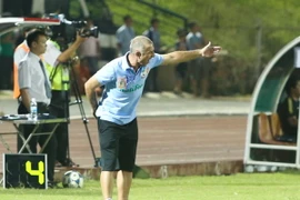 HLV Graechen phát cáu vì cầu thủ U19 HAGL JMG không làm theo chỉ đạo