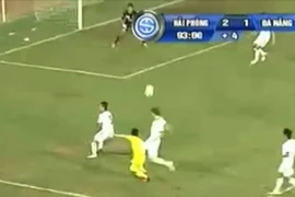 Siêu phẩm V-League đẹp hơn của huyền thoại Raul Gonzalez