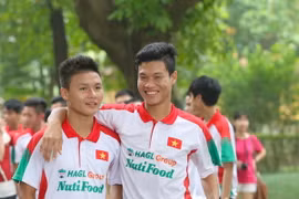 [Photo] U19 Việt Nam dâng hương lên Đại tướng trước khi rời Hà Nội