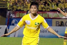 Quả bóng Vàng lập cú đúp, Công Vinh ghi bàn thứ 100