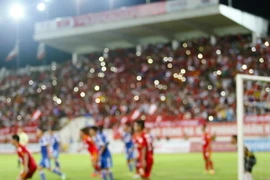 [VIDEO] Ngất ngây với "siêu trình diễn ánh sáng" trên sân Lạch Tray