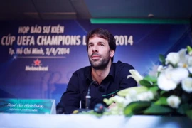 Van Nistelrooy chọn Việt Nam vì có nhiều “fan” của M.U