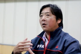 HLV Lê Huỳnh Đức: Bạo lực quá, tôi xin thua!