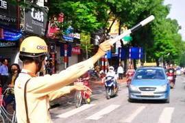 Ngày đầu cấm tuyến đường huyết mạch: Xảy ra ùn tắc kéo dài 