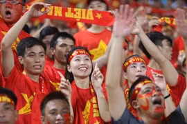 [Photo] Ký ức AFF Cup 2008 tràn về trong đêm Mỹ Đình rực lửa