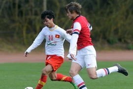 Video Công Phượng che mờ các ngôi sao Arsenal