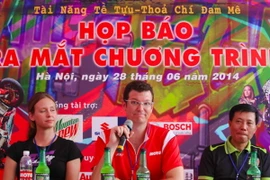 20 ngàn người xem trình diễn motor mạo hiểm tại Quần Ngựa