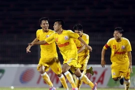 ‘Sao’ U19 Việt Nam tỏa sáng, Sông Lam Nghệ An thảm bại