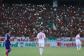 [Video] Bữa tiệc ánh sáng tuyệt đẹp trong trận chung kết U19 ở Mỹ Đình