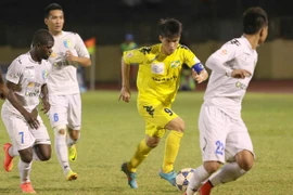 Công Vinh giáng đòn mạnh vào tham vọng vô địch của đội bóng cũ