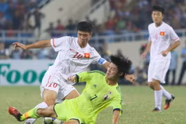[Photo] Hàng thủ U19 Nhật Bản đã làm gì để ngăn Công Phượng?