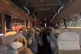 Nhóm lưu học sinh Việt Nam chuẩn bị để về Việt Nam. (Ảnh do nhân vật cung cấp)