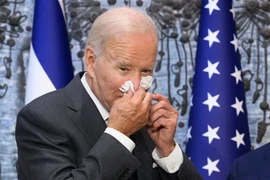 Tổng thống Mỹ Joe Biden có dấu hiệu bị sổ mũi trong chuyến thăm Israel ngày 14/7. (Ảnh: AFP/TTXVN)