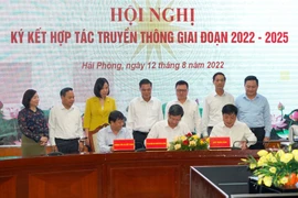 Toàn cảnh lễ ký Chương trình hợp tác truyền thông giai đoạn 2022-2025 giữa Ủy ban Nhân dân thành phố Hải Phòng với Thông tấn xã Việt Nam và Báo Nhân Dân. (Ảnh: Hoàng Ngọc/TTXVN)