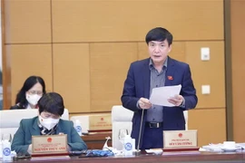 Tổng Thư ký Quốc hội, Chủ nhiệm Văn phòng Quốc hội Bùi Văn Cường trình bày tờ trình. (Ảnh: Doãn Tấn/TTXVN)
