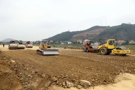 Thi công dự án đường bộ cao tốc Bắc-Nam phía Đông. (Nguồn: TTXVN)