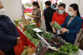 Rau xanh của Hợp tác xã Tiền Lệ - sản phẩm OCOP của huyện Hoài Đức, Hà Nội trưng bày tại hội chợ trong ngày khai mạc. (Ảnh: Vũ Sinh/TTXVN)