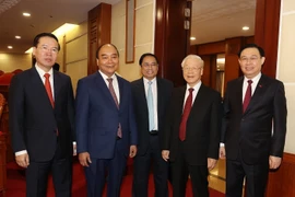 Tổng Bí thư Nguyễn Phú Trọng, Thường trực Ban Bí thư Võ Văn Thưởng, Chủ tịch nước Nguyễn Xuân Phúc, Thủ tướng Phạm Minh Chính và Chủ tịch Quốc hội Vương Đình Huệ dự hội nghị. (Ảnh: Trí Dũng/TTXVN)