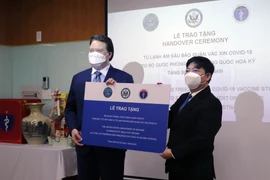 Hoa Kỳ trao tặng 34 tủ đông âm sâu bảo quản vaccine cho Việt Nam