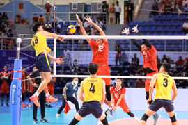 Pha đập bóng của vận động viên Dương Văn Tiên (số 18) đội bóng chuyền nam Việt Nam. (Ảnh: Anh Tuấn/TTXVN)
