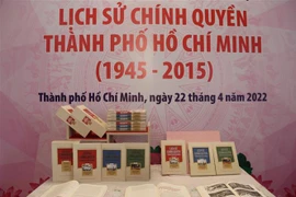 Bộ sách 'Lịch sử Chính quyền Thành phố Hồ Chí Minh (1945-2015)' gồm 3 tập, được thực hành nghiên cứu, biên soạn, hiệu chỉnh trong thời gian 6 năm (từ tháng 4/2015-2021). (Ảnh: Thu Hương/TTXVN)