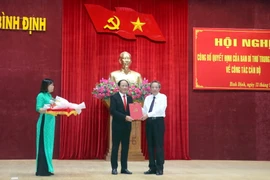 Ông Phạm Anh Tuấn nhận quyết định bổ nhiệm. (Ảnh: Sỹ Thắng/TTXVN)