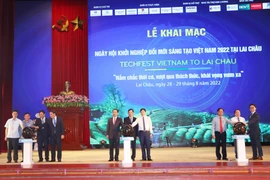 Các đại biểu khởi động Ngày hội khởi nghiệp đổi mới sáng tạo Việt Nam 2022 tại Lai Châu. (Ảnh: Việt Hoàng/TTXVN)