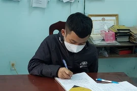 Đối tượng Nhuận tại cơ quan công an. (Ảnh: TTXVN phát)