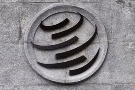 Logo của Tổ chức Thương mại Thế giới (WTO) tại trụ sở chính của của tổ chức này ở Geneva, Thụy Sĩ. (Ảnh: Reuters)