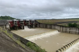 Đập tràn Thủy điện Buôn Kuốp trên sông Srêpốk. (Ảnh: TTXVN phát)