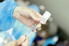 Tiêm vaccine ngừa COVID-19. (Nguồn: TTXVN)