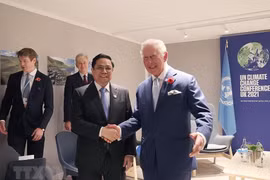 Thủ tướng Phạm Minh Chính gặp Thái tử Vương quốc Anh Charles Philip Arthur George. (Ảnh: Dương Giang/TTXVN)