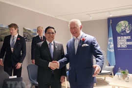 Thủ tướng Phạm Minh Chính gặp Thái tử Vương quốc Anh Charles Philip Arthur George. (Ảnh: Dương Giang/TTXVN)