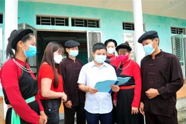 Trưởng thôn Ngòi Lộc, xã Minh Khương, huyện Hàm Yên, tỉnh Tuyên Quang tuyên truyền chính sách pháp luật cho nhân dân trong thôn. (Ảnh: Vũ Quang/TTXVN)