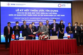 Tập đoàn Điện lực Việt Nam (EVN) và Cơ quan Phát triển Pháp (AFD) ký kết thỏa thuận tín dụng cho khoản vay ưu đãi không bảo lãnh Chính phủ trị giá 74,7 triệu euro cho Dự án Nhà máy thủy điện Ialy mở rộng (tương đương 1.900 tỷ đồng, chiếm 30,8% tổng mức vố