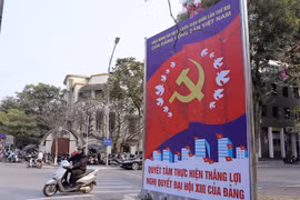 Pano chào mừng Đại hội đại biểu toàn quốc lần thứ XIII của Đảng trên phố Nguyễn Du, Hà Nội. (Ảnh: Hoàng Hiếu/TTXVN)