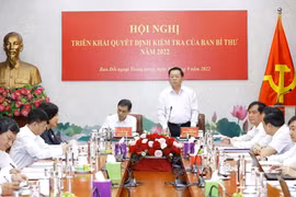 Ông Nguyễn Trọng Nghĩa, Bí thư Trung ương Đảng, Trưởng Ban Tuyên giáo Trung ương, Trưởng đoàn kiểm tra phát biểu chỉ đạo hội nghị. (Ảnh: Phương Hoa/TTXVN)