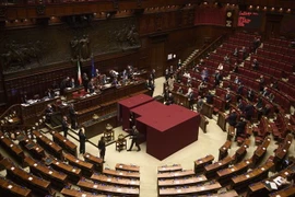 Các đại cử tri tại vòng đầu tiên bầu Tổng thống mới của Italy ở Rome ngày 24/1/2022. (Ảnh: THX/TTXVN)