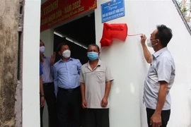 Bàn giao nhà ở cho người có công với cách mạng. (Ảnh minh họa. Nguồn: TTXVN)