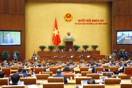 Bộ trưởng Bộ Tư pháp Lê Thành Long trình bày Tờ trình về dự án Luật sửa đổi, bổ sung một số điều của Luật Đầu tư công, Luật Đầu tư theo phương thức đối tác công tư, Luật Đầu tư, Luật Đấu thầu, Luật Điện lực, Luật Doanh nghiệp, Luật Thuế tiêu thụ đặc biệt 