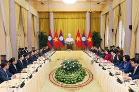 Phó Chủ tịch nước Võ Thị Ánh Xuân hội đàm với Phó Chủ tịch nước Lào Bounthong Chitmany. (Ảnh: Lâm Khánh/TTXVN)