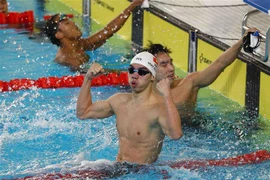 Niềm vui của vận động viên Nguyễn Huy Hoàng (Việt Nam) tiếp tục giành huy chương Vàng nội dung 200m bơi bướm nam với thành tích 1 phút 58 giây 81. (Ảnh: Phạm Kiên/TTXVN)